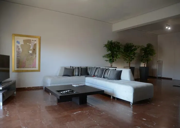 Modern & Classy Central Apartment